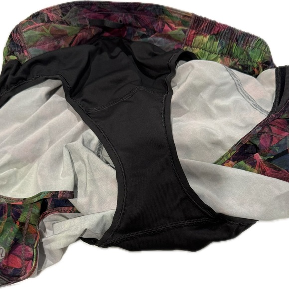 Lululemon Hotty Hot High-Rise Lined Short 4" Size 10 - Picture 8 of 8